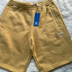 New Adidas Original Men's Essantial Shorts oat color IR7815